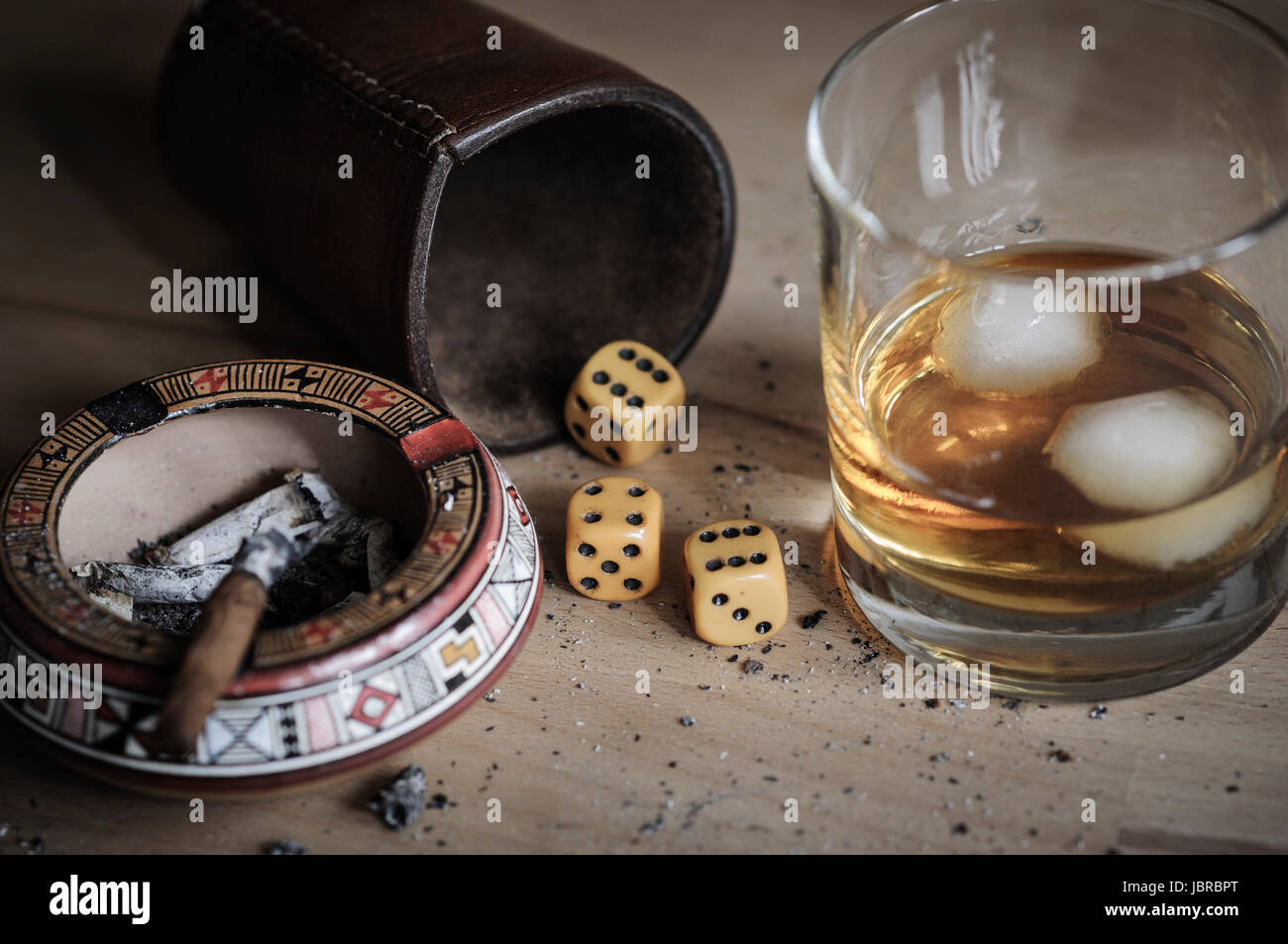 Wuerfelspiel mit Zigarre und alkoholischem Getraenk. Stock Photo