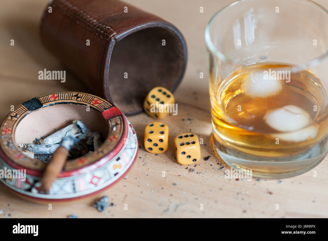 Wuerfelspiel mit Zigarre und alkoholischem Getraenk. Stock Photo