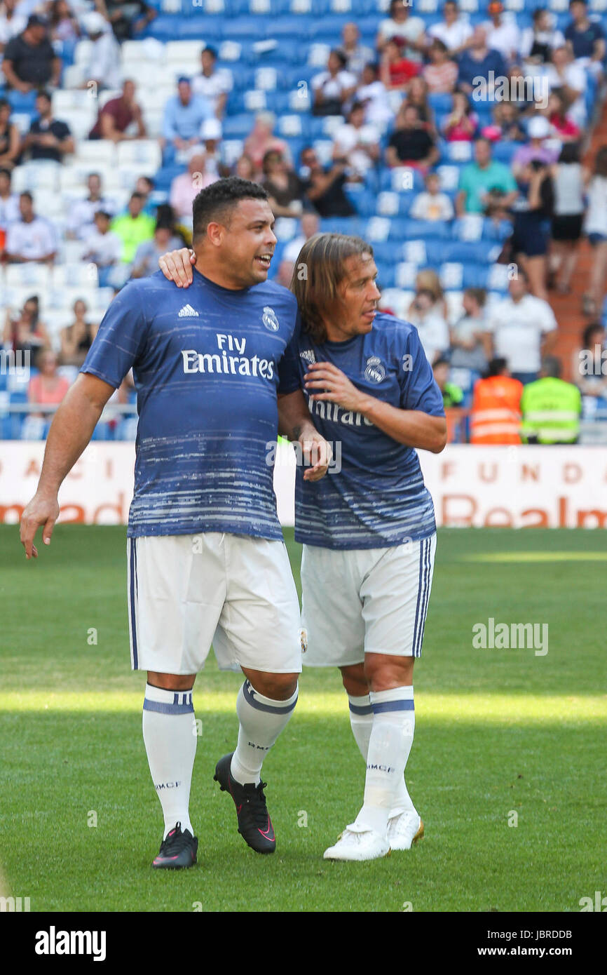 Madrid, Spain. 11th June, 2017. Ronaldo NAzior and Michel Salgado during the match between Real Madrid legends and A.S. Roma legends in Santiago Bernabeu stadium  in Madrid on Sunday 11 June 2017. Credit: Gtres Información más Comuniación on line,S.L./Alamy Live News Stock Photo
