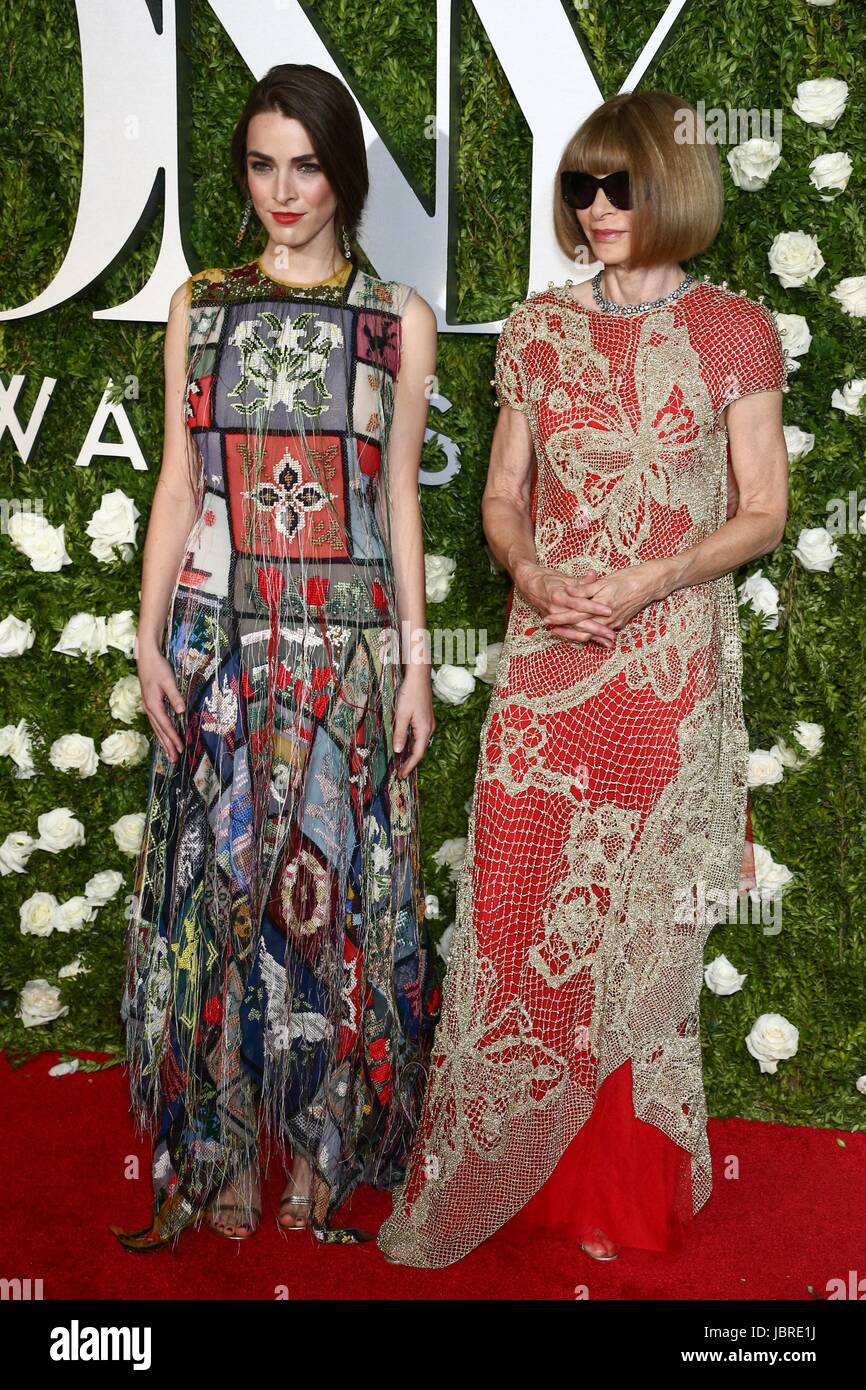 New York, NY, USA. 11th June, 2017. Anna Wintour at arrivals for 71st Annual Tony Awards - Arrivals, Radio City Music Hall, New York, NY June 11, 2017. Credit: John Nacion/Everett Collection/Alamy Live News Stock Photo