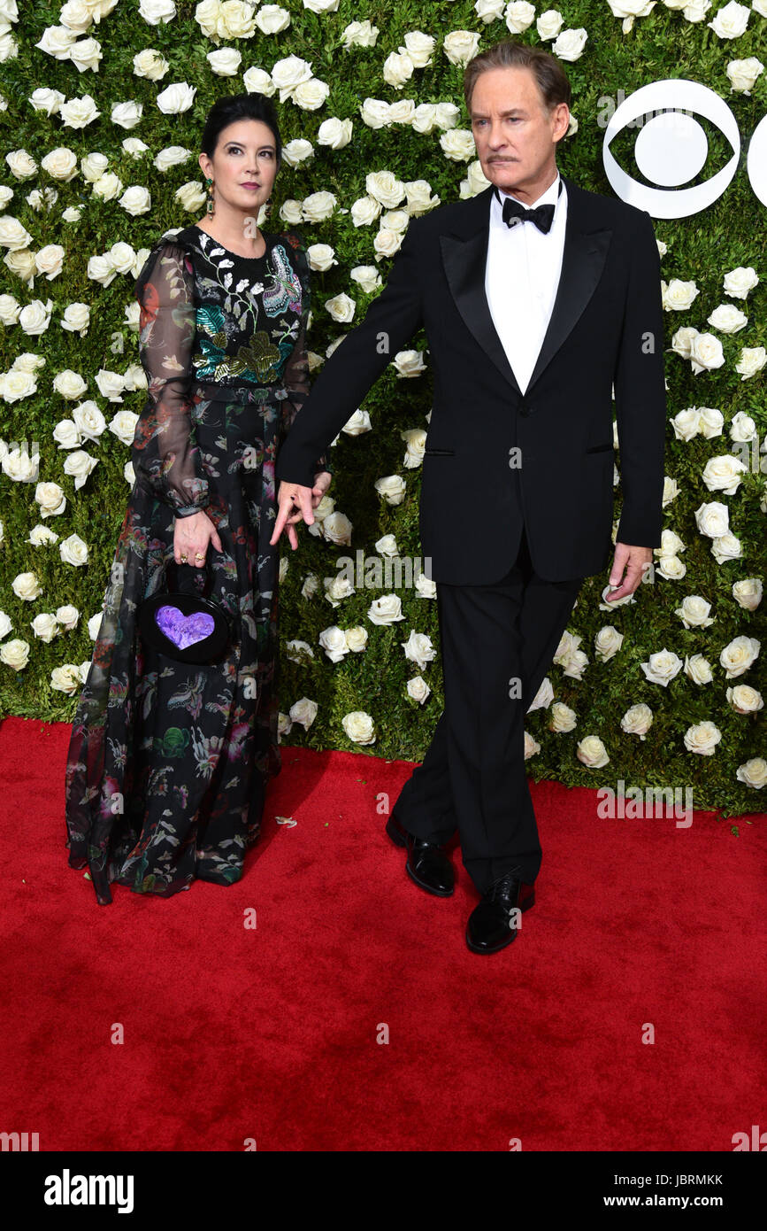 New York, USA. 11th Jun, 2017. Kevin Kline and Phoebe Cates attend the 2017 Tony Awards at Radio City Music Hall on June 11, 2017 in New York City. Credit: Erik Pendzich/Alamy Live News Stock Photo