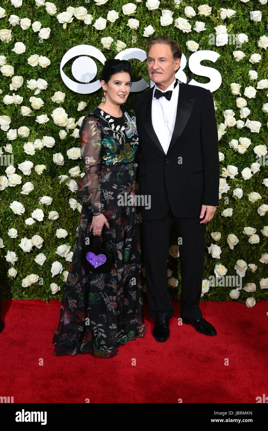 New York, USA. 11th Jun, 2017. Kevin Kline and Phoebe Cates attend the 2017 Tony Awards at Radio City Music Hall on June 11, 2017 in New York City. Credit: Erik Pendzich/Alamy Live News Stock Photo