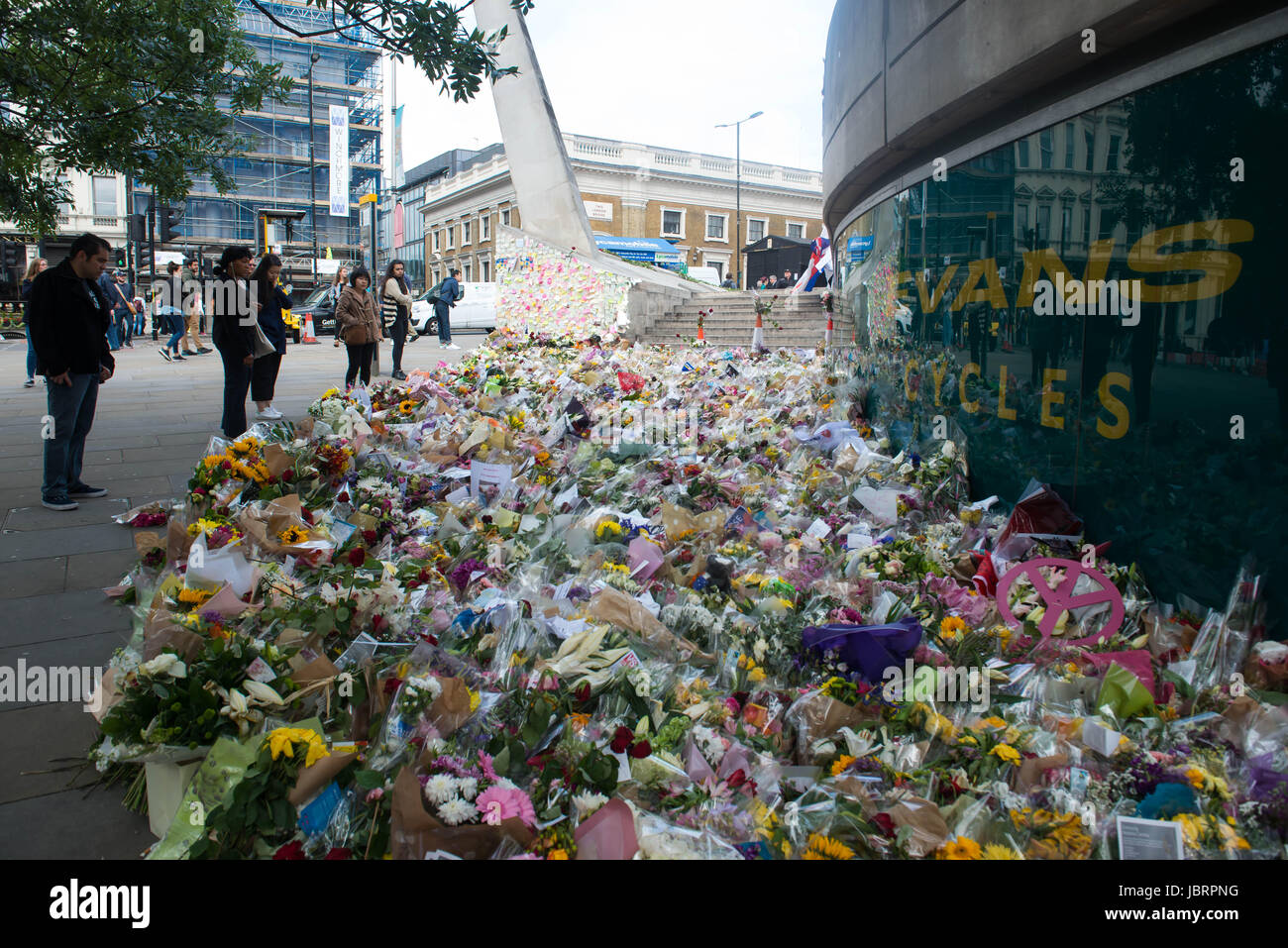 London, UK. 12th June, 2017. Messages of support and condolence are ...