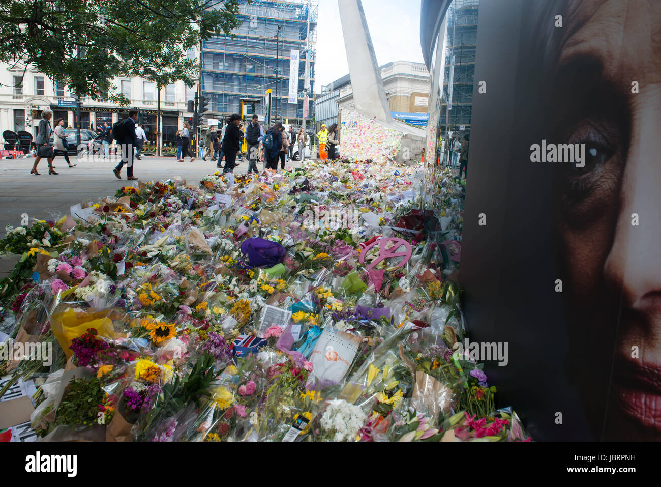 London, UK. 12th June, 2017. Messages of support and condolence are ...