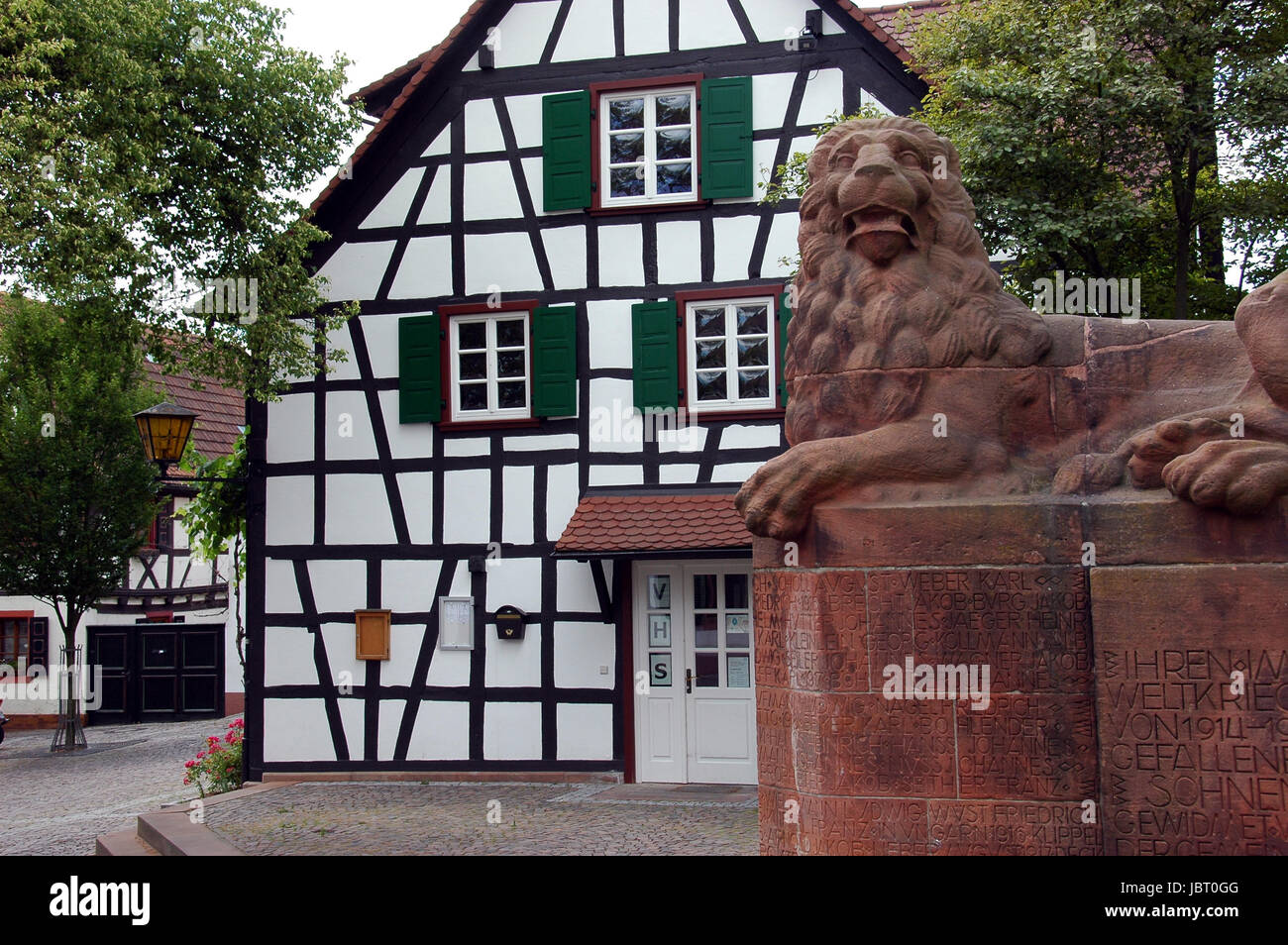 kandel on plätzel,war memorial and half-timbered house volkshochschule Stock Photo