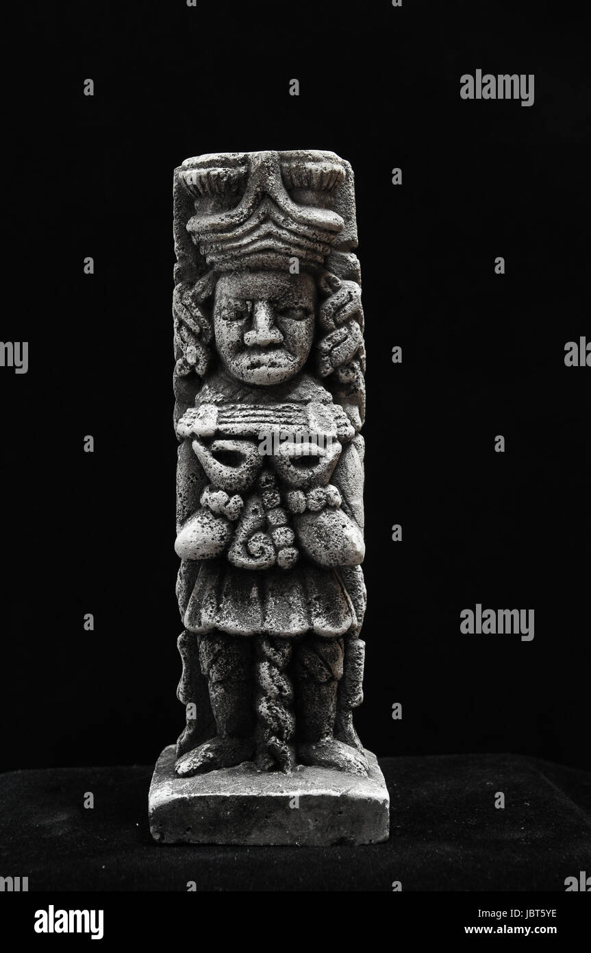 Maya indian warrior sculpture hi-res stock photography and images - Alamy