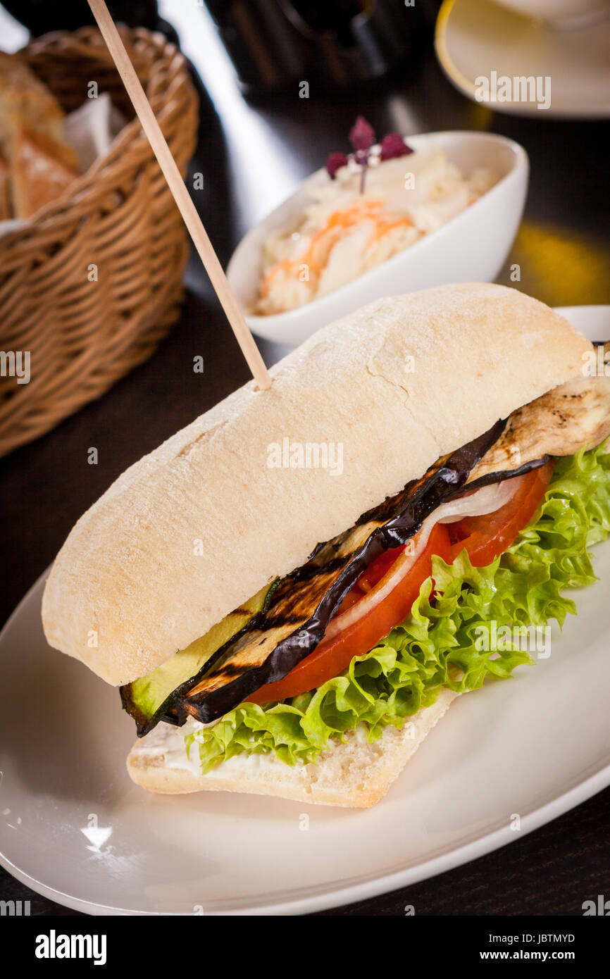 Veganer salat hi-res stock photography and images - Alamy