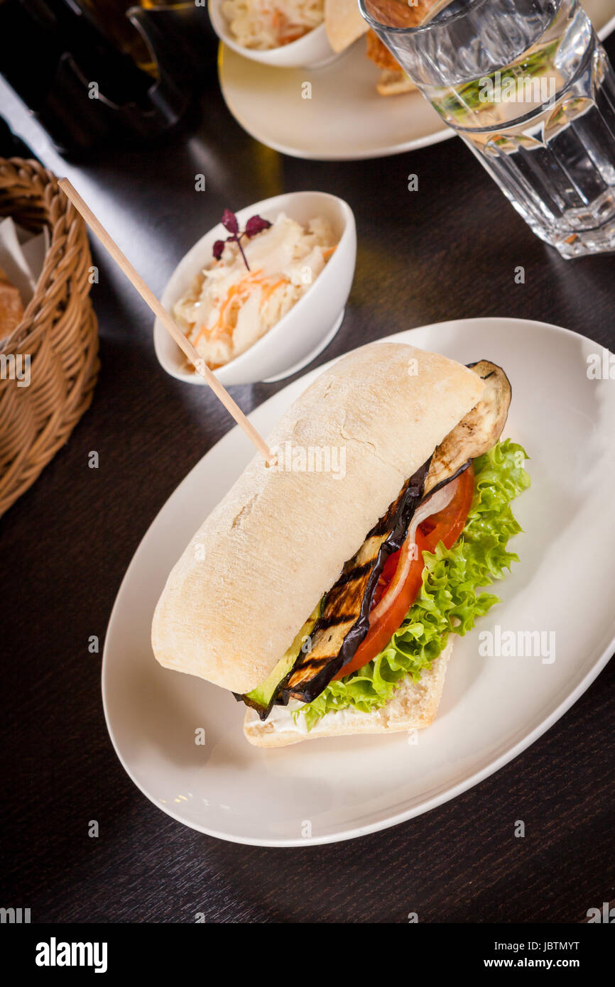 Veganer salat hi-res stock photography and images - Alamy