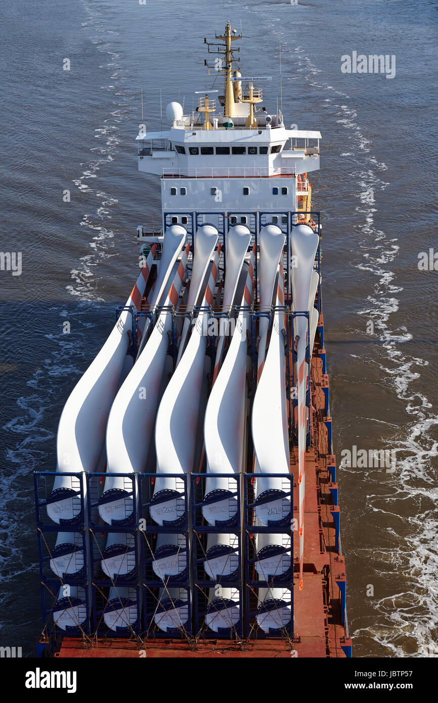 The container vessel Berum loaded with rotor blades for wind turbines at the Kiel Canal near