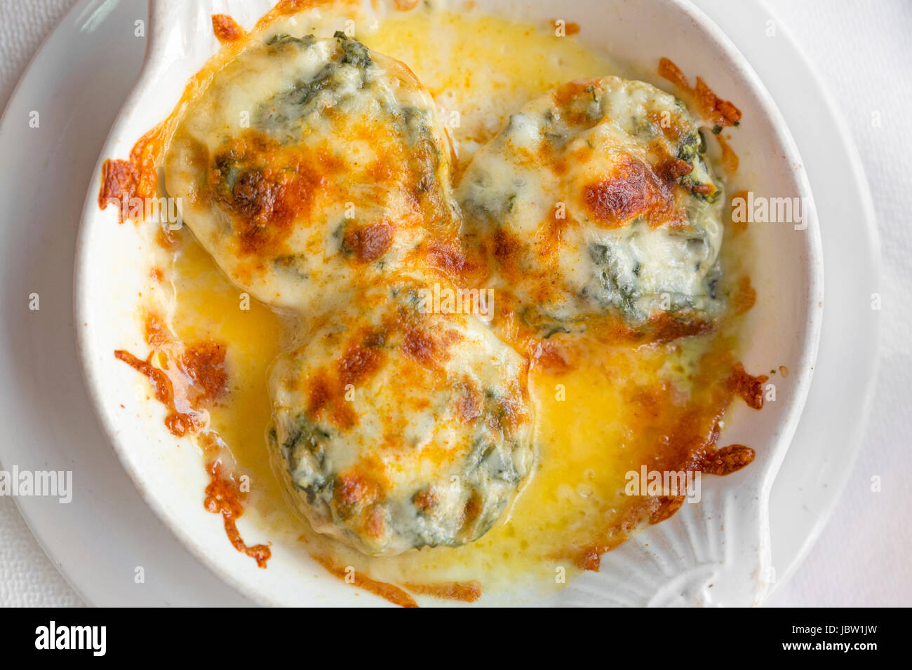 Gefüllte Artischocken, Griechenland Stock Photo - Alamy