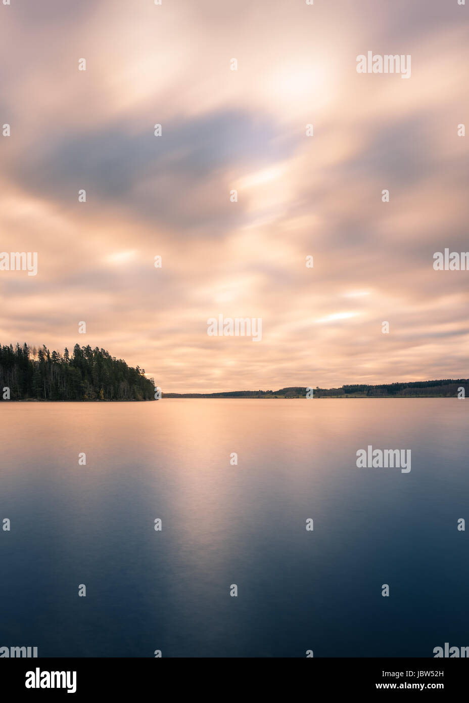 Colorful scenic lake landscape hi-res stock photography and images - Alamy