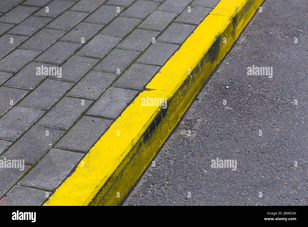 Yellow kerb line on the asphalt proad Stock Photo Alamy