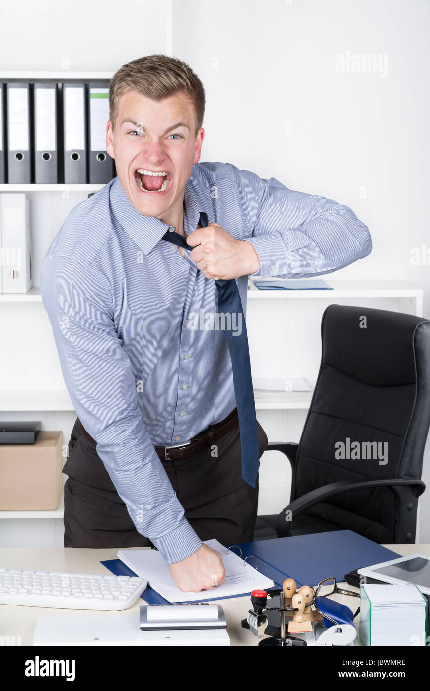 Schreiend jung hi-res stock photography and images - Alamy Schreiend jung hi-res stock photography and images - Alamy