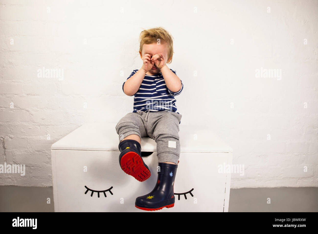 мальчик потерял имя. включи мальчик потерял. если я потерялся для детей. мальчик артем. если ребенок потерялся на улице.