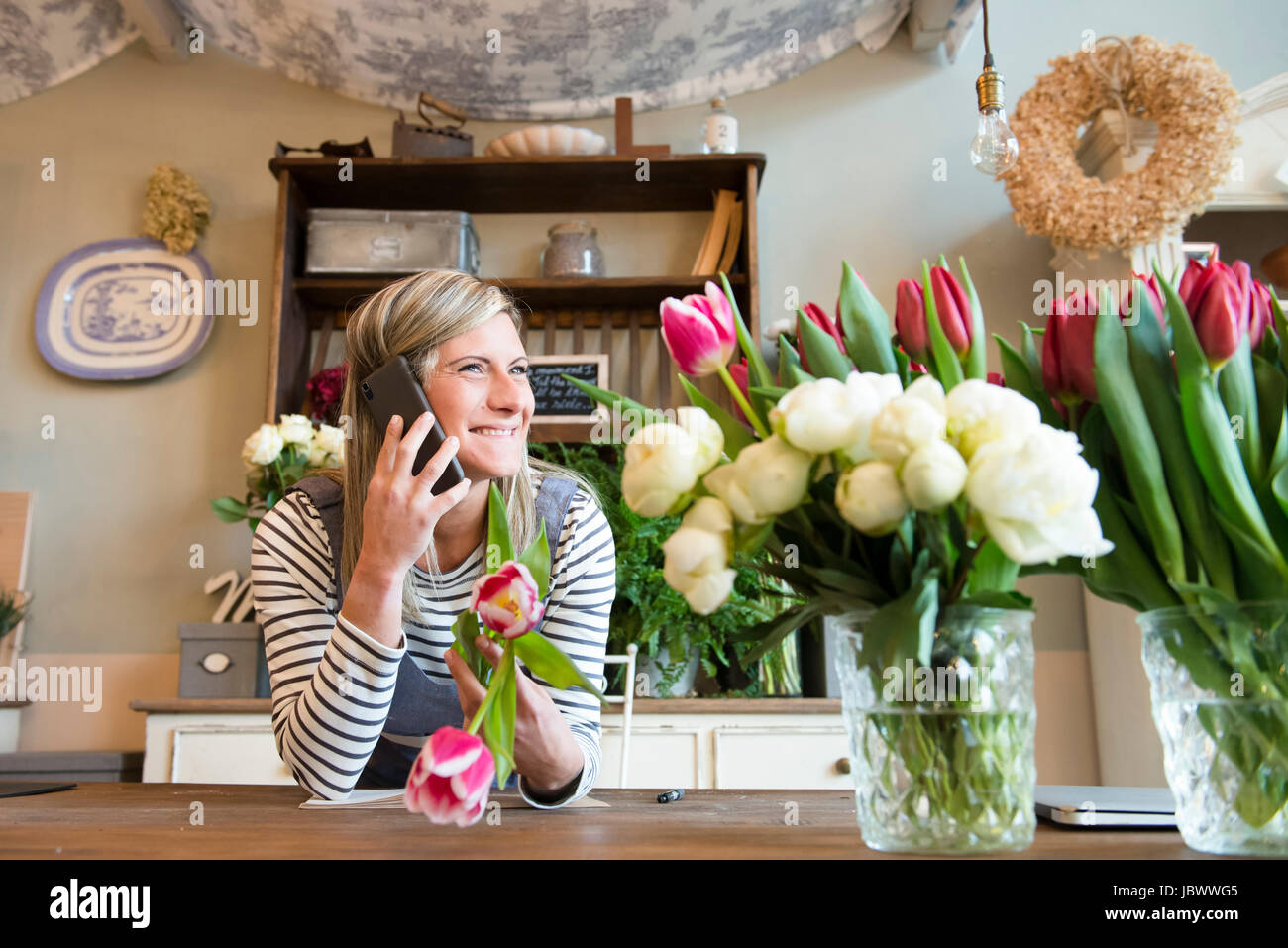 Florist woman wearing apron hi-res stock photography and images - Alamy