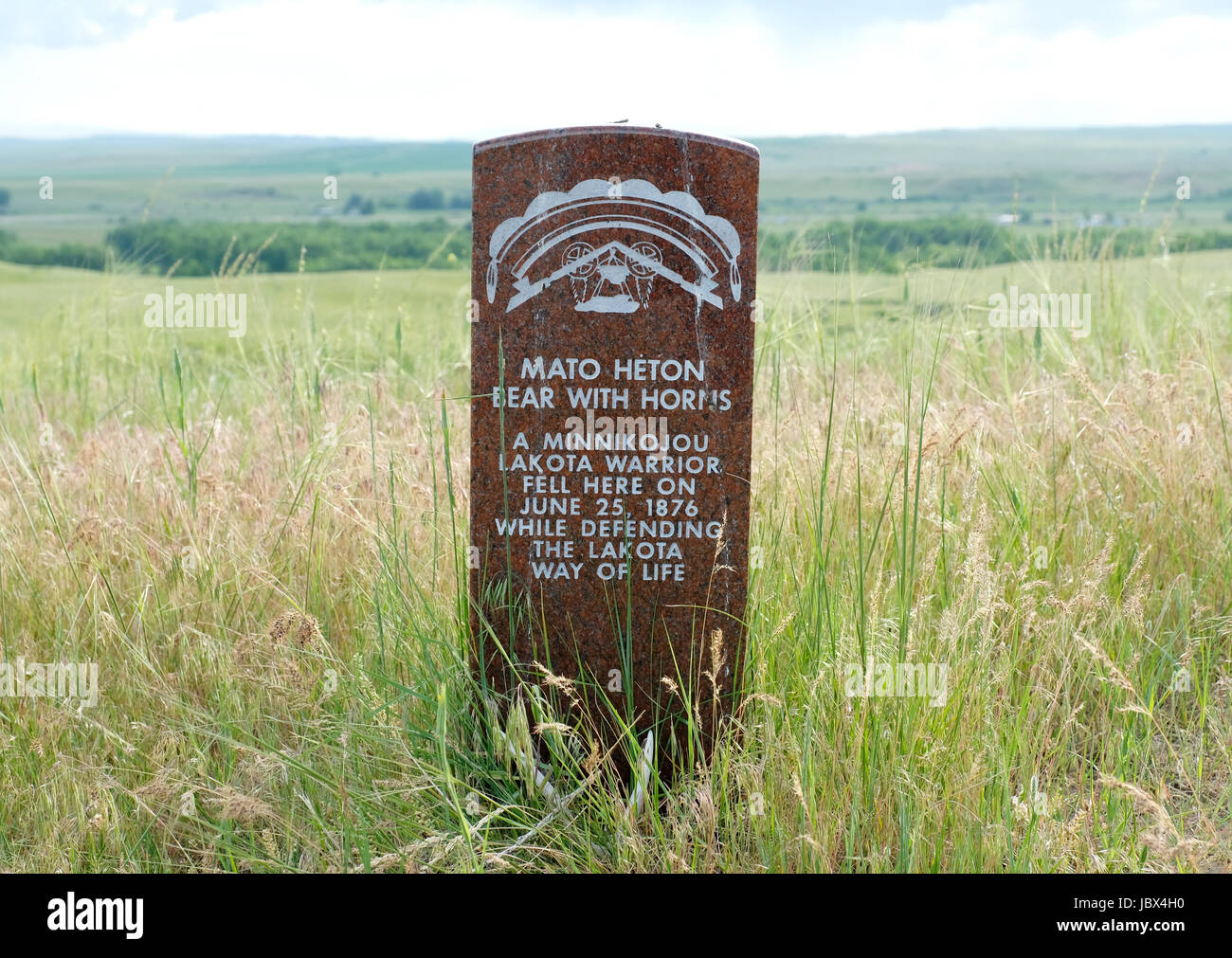 A head stone marks the spot where Lakota warrior, "Mato Heton" "Bear With Horns" fell during the battle of Little Bighorn, Montana in 1876. Stock Photo