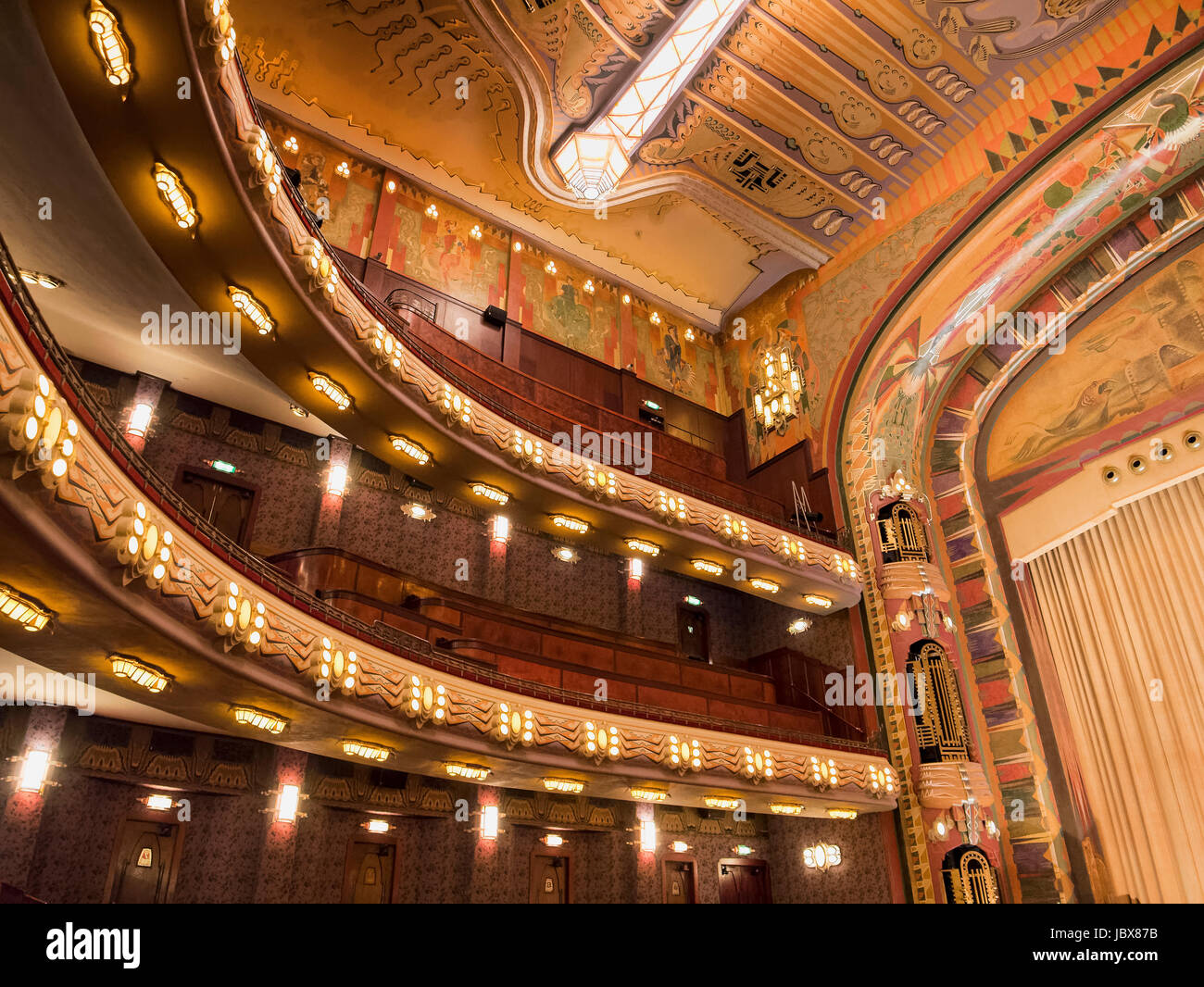 art nouveau cinema Tuschinski, Reguliersbreestraat 26, Amsterdam