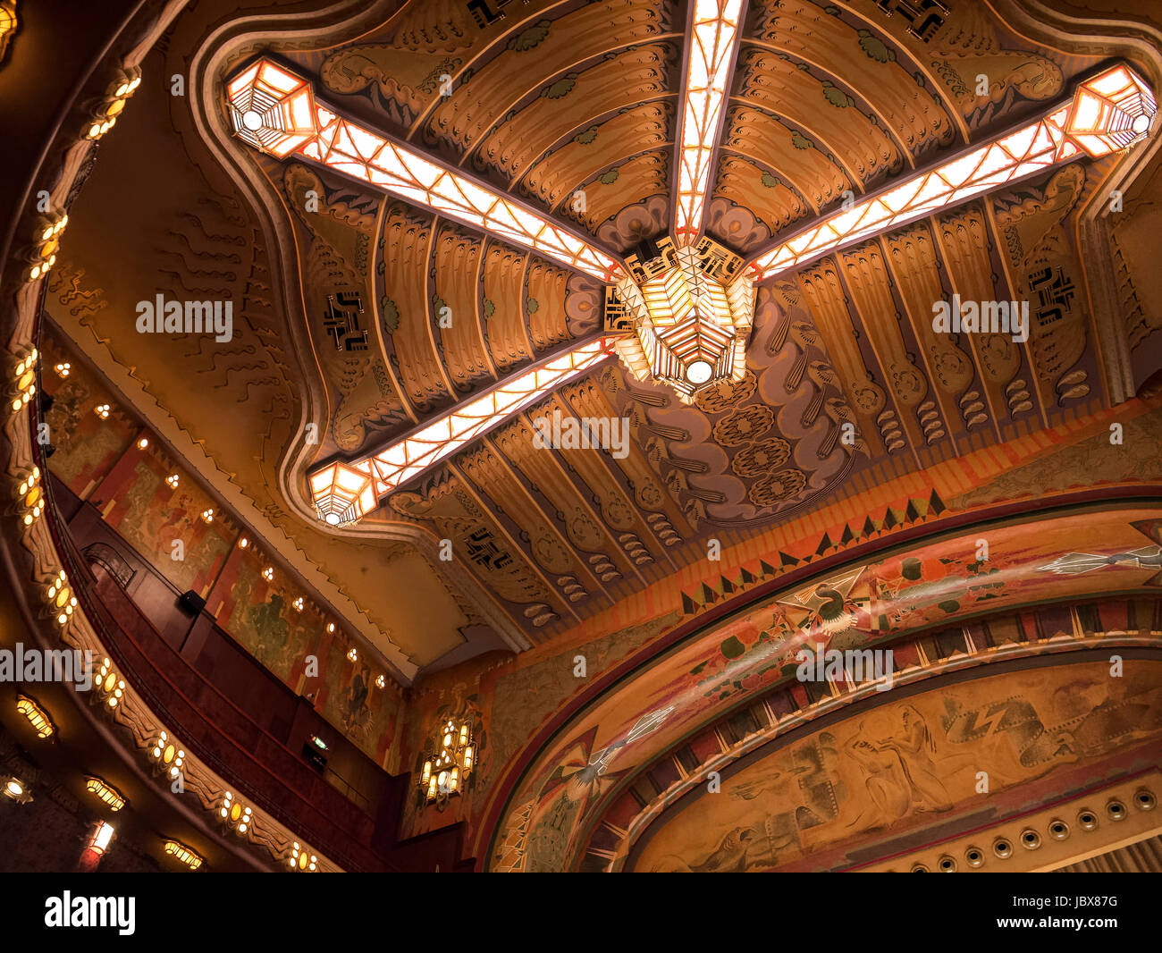 art nouveau cinema Tuschinski, Reguliersbreestraat 26, Amsterdam