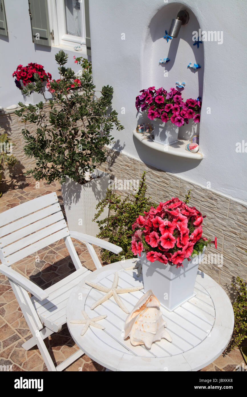 Flowers garden chair table hires stock photography and images Alamy