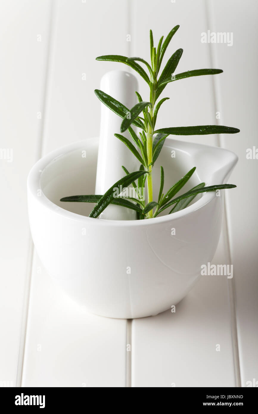 weiße Mörser auf weiß Stock Photo