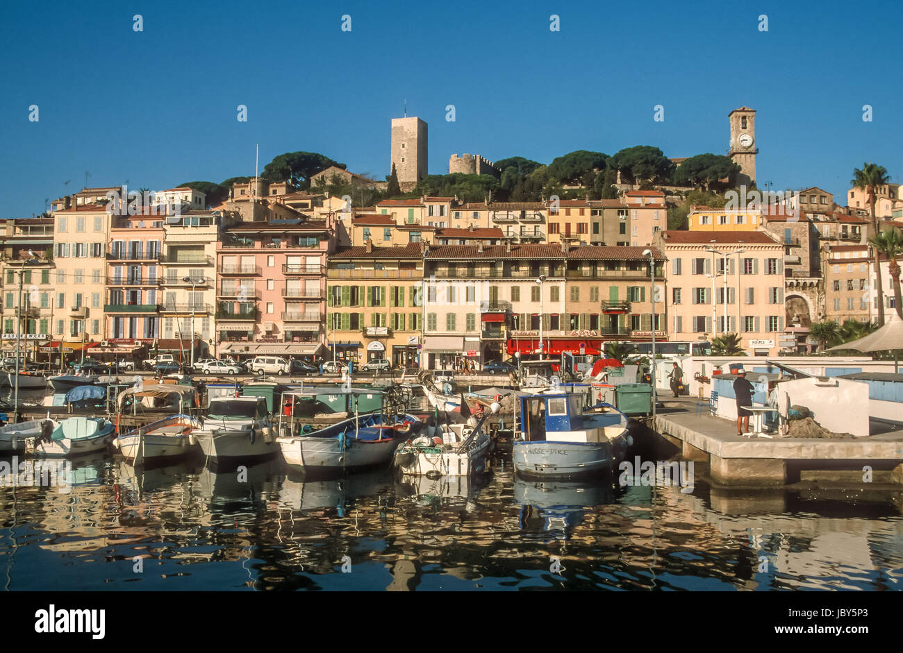 Hafen und Altstadt von Cannes, Cote Azur, Frankreich Stock Photo - Alamy