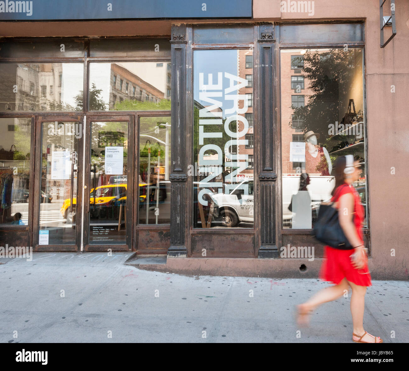 New york consignment store hires stock photography and images Alamy