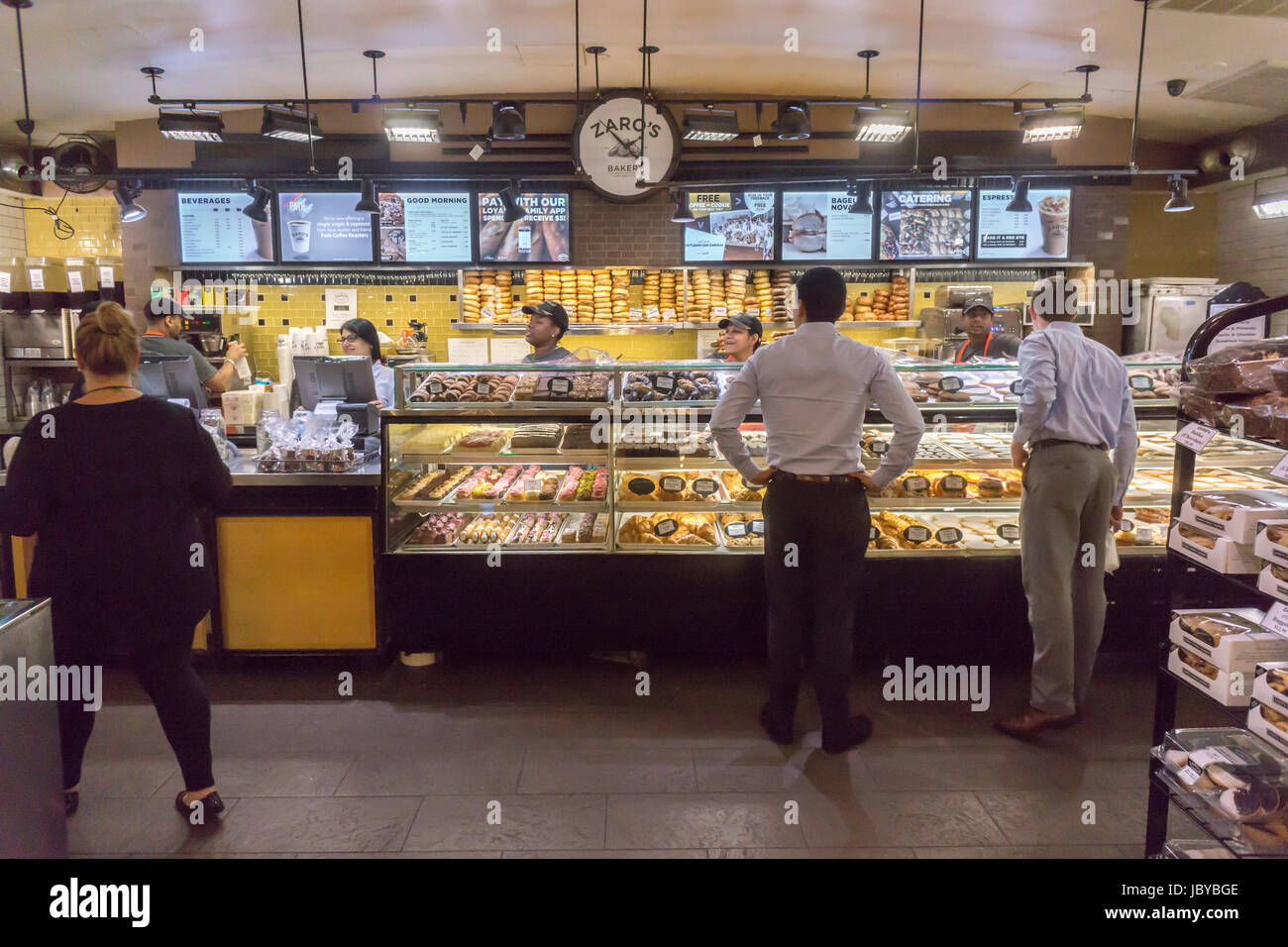 A Zaro's bakery store in Grand Central Terminal in New York on Thursday, June 8, 2017. The bakery, founded in the Bronx recently celebrated 40 years serving commuters in Grand Central Terminal. Zaro's is a family-owned company founded in the Bronx in New York in 1927. (© Richard B. Levine) Stock Photo