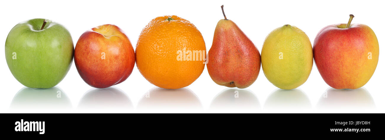 Früchte wie Apfel, Orange, Birne und Zitrone in einer Reihe freigestellt vor einem weissen Hintergrund Stock Photo