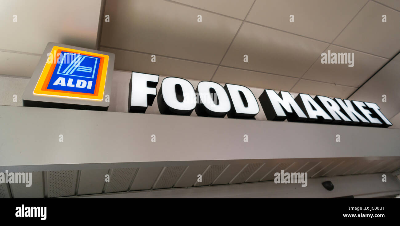The Aldi Food Market in the East River Plaza shopping complex in East Harlem in New York on Monday, June 12, 2017. The German grocery chain Aldi announced that it will add 900 stores to its current 1,600 that it operates in the U.S. investing $3.4 billion. This comes at a time of intense competition in the grocery business and its arch-rival Lidl entering the U.S. market. (© Richard B. Levine) Stock Photo