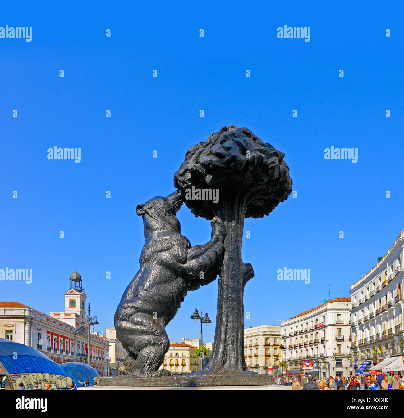 Madrid, Spain. Puerta del Sol. Bronze statue of the bear and the Madrono (arbutus) tree - symbol of Madrid Stock Photo