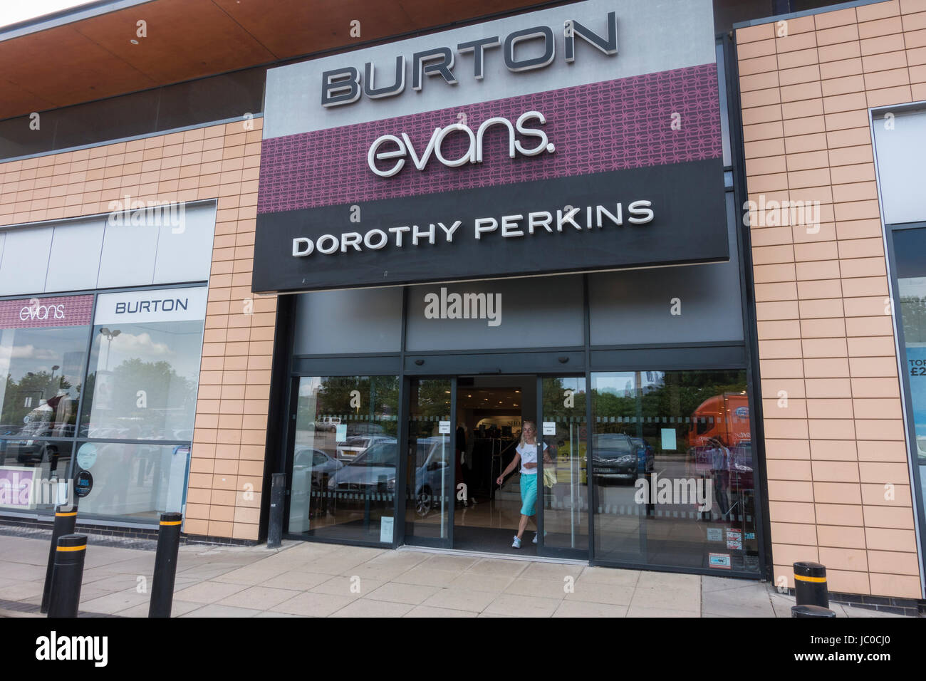 Evans clothing shop hi-res stock photography and images - Alamy