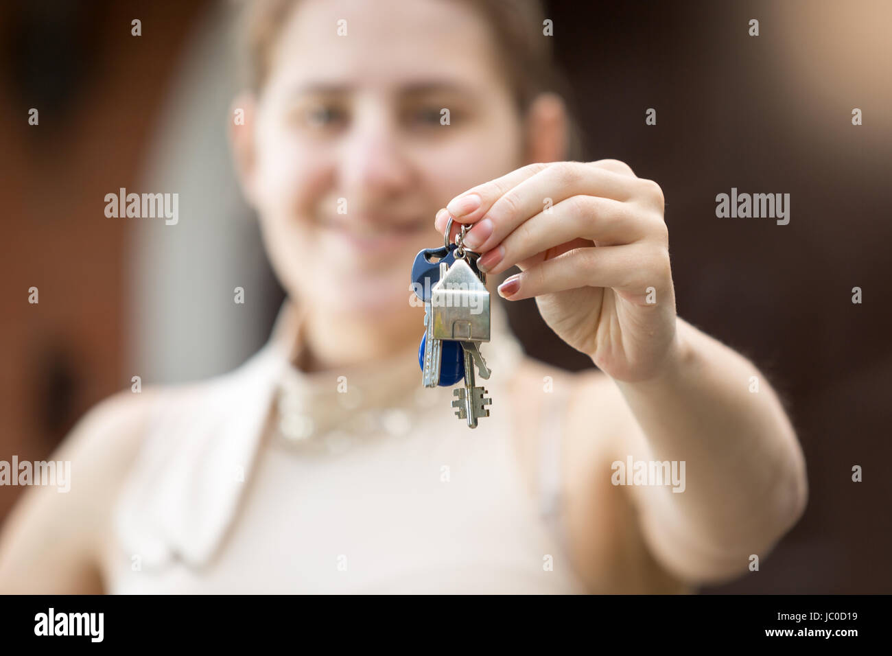 Closeup photo of young woman holding key from new house Stock Photo - Alamy