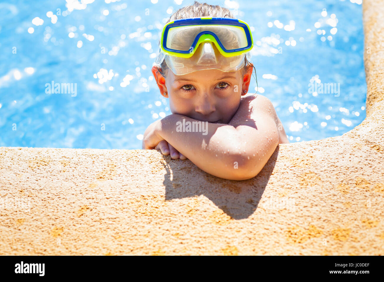 Happy girl with goggles relaxing in swimming pool Stock Photo - Alamy