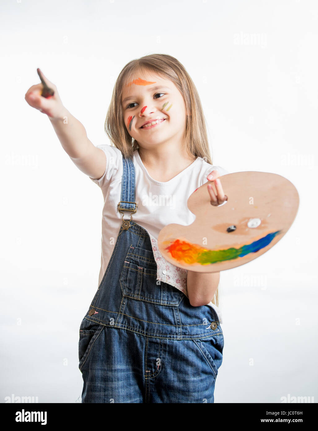 Isolated portrait of drawing little girl holding palette with paints ...