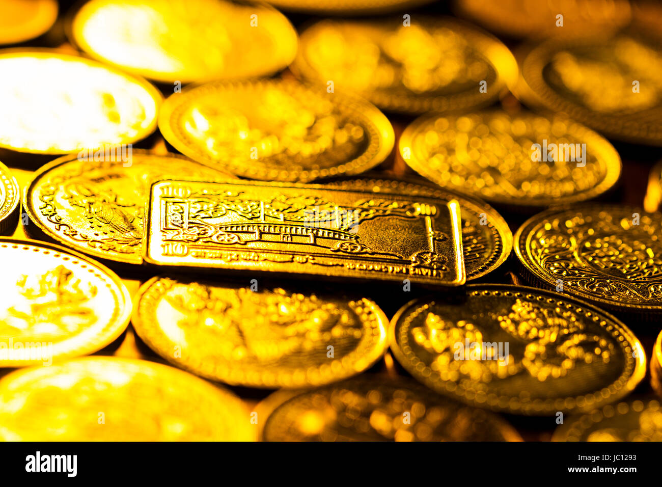 Indian gold frame hi-res stock photography and images - Alamy
