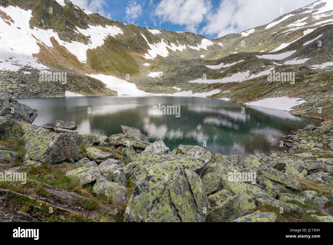 Gebirgssee in Südtirol, Italien (Waldner See Stock Photo - Alamy