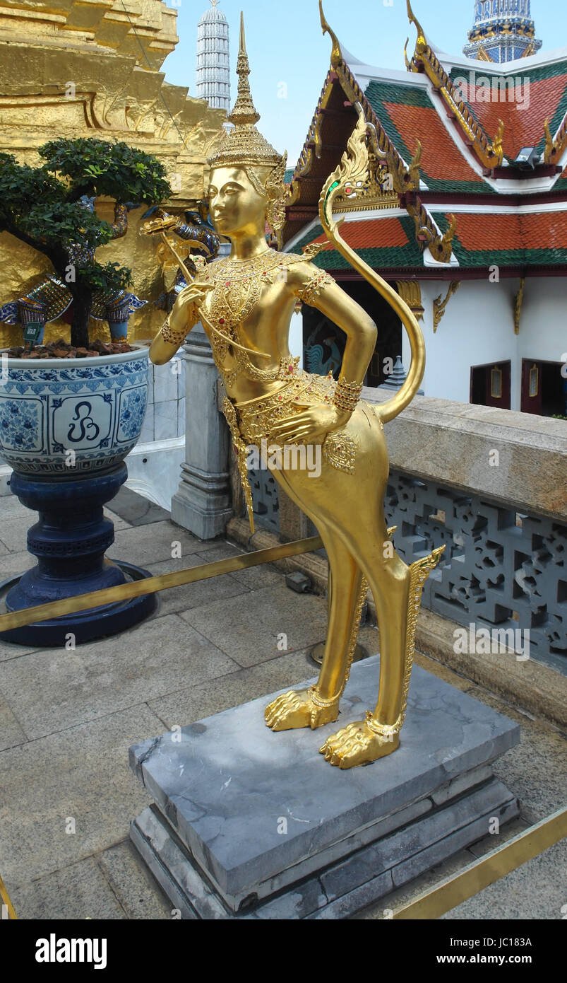 golden sculpture at the Grand Palace in Bangkok, Thailand Stock Photo ...