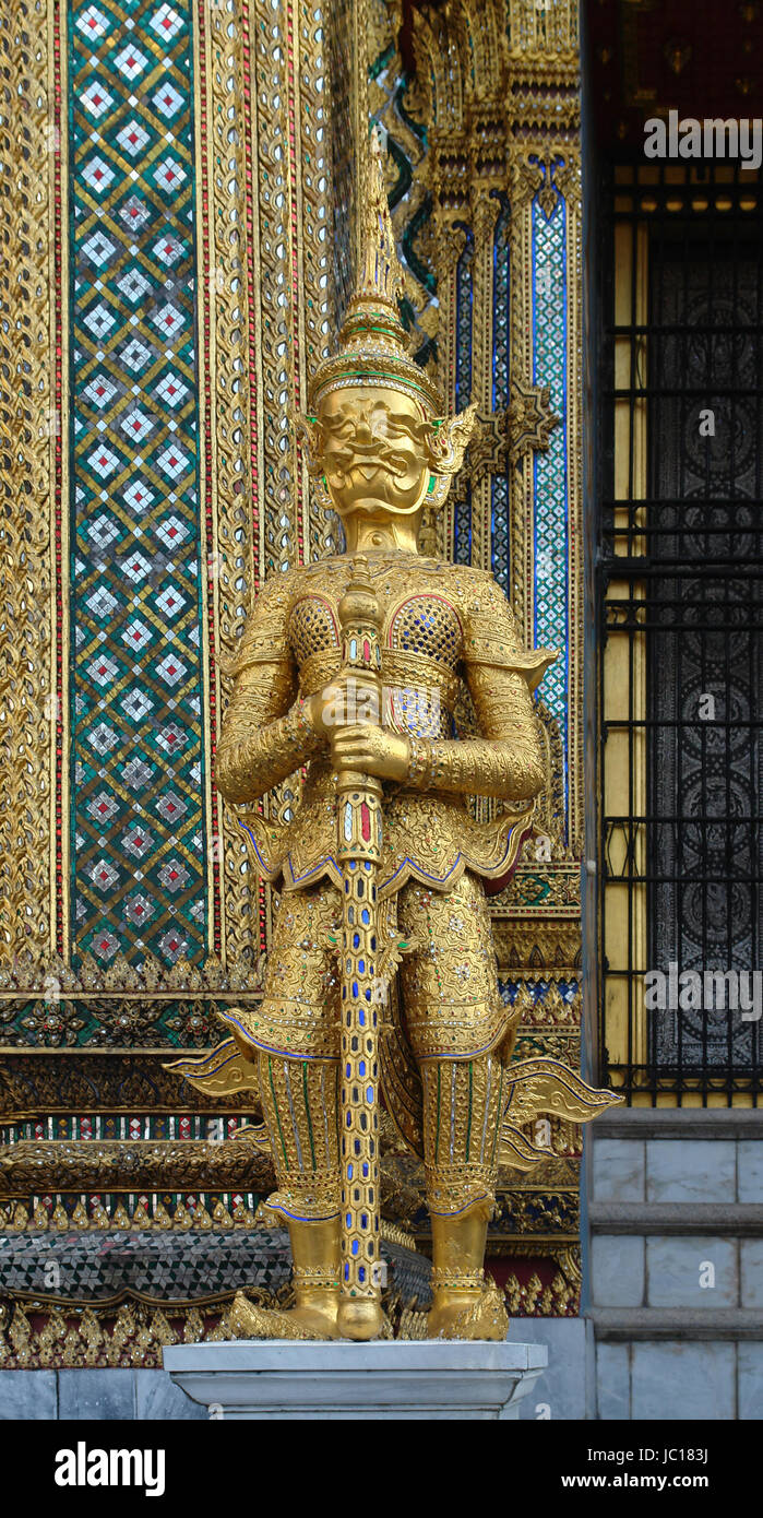 golden sculpture at the Grand Palace in Bangkok, Thailand Stock Photo ...