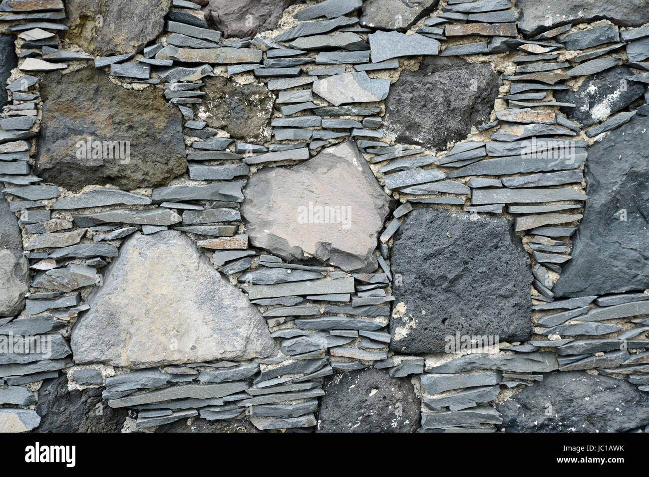 Natursteinmauer, mauer, steinmauer, stein, steine, natursteine, wand,  hauswand, steinwand, rustikal, bruchsteine Stock Photo - Alamy