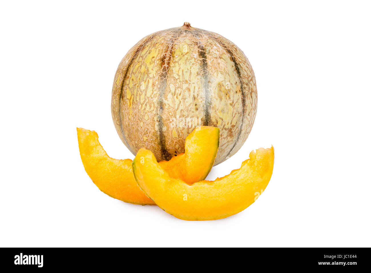Galia Charentais Melone und Stücke isoliert vor weißem Hintergrund Stock Photo