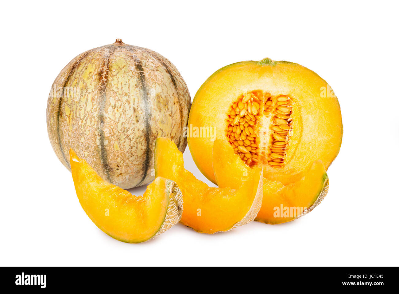 Galia Charentais Melone und Stücke isoliert vor weißem Hintergrund Stock Photo