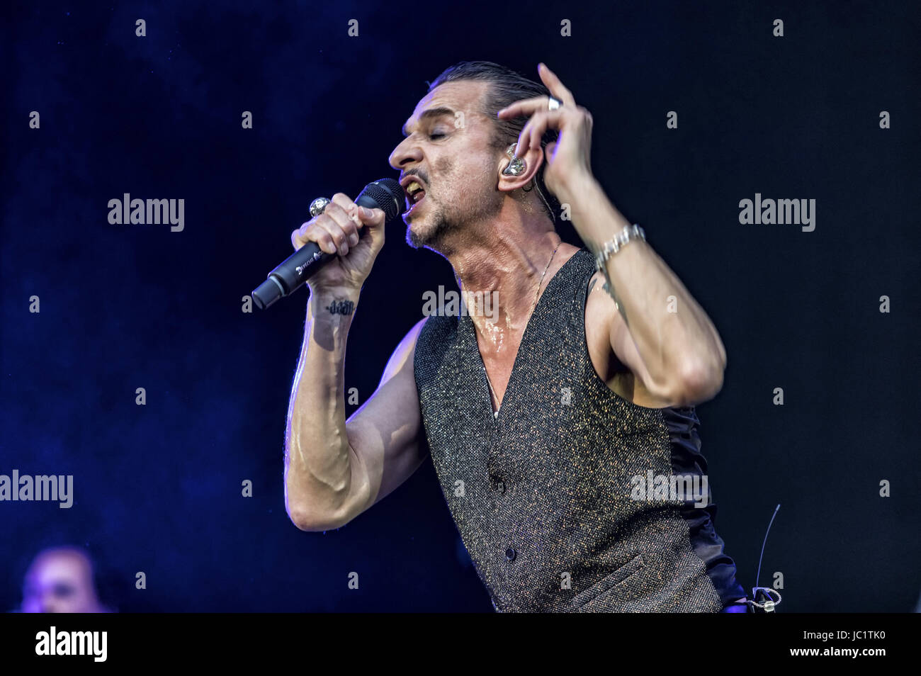 Hannover, Germany. 11th June, 2017. Dave Gahan of Depeche Mode performs  live on stage during the 'Global Spirit Tour' at the HDI Arena on June 11,  2017 in Hannover, Germany. | Verwendung