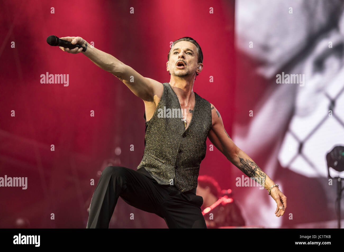 Dave Gahan of Depeche Mode performs live on stage during the 'Global Spirit  Tour' at the HDI Arena on June 11, 2017 in Hannover, Germany. | Verwendung  weltweit Stock Photo - Alamy