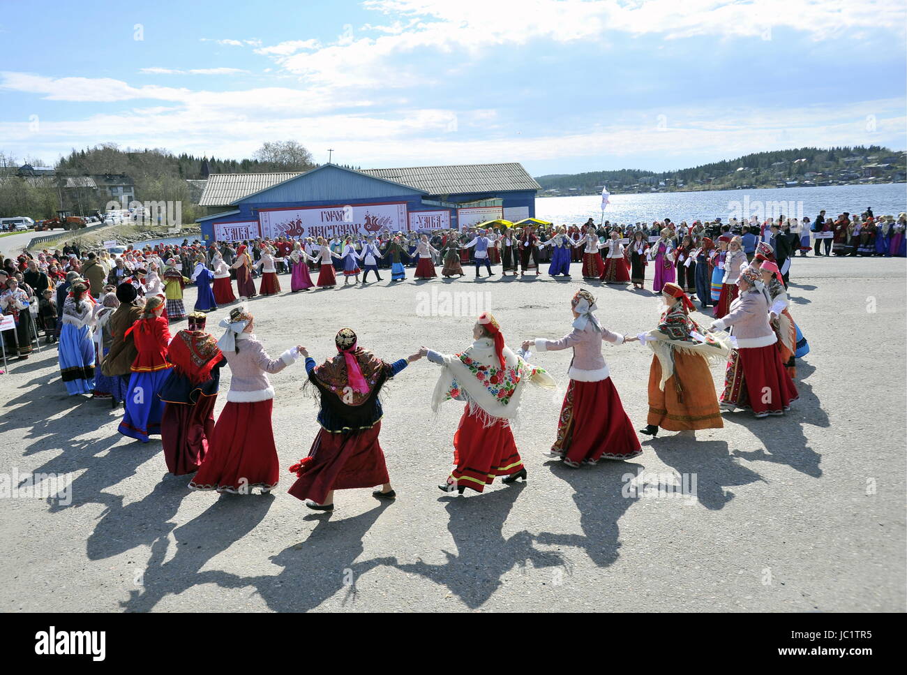 Round Dance High Resolution Stock Photography and Images Alamy
