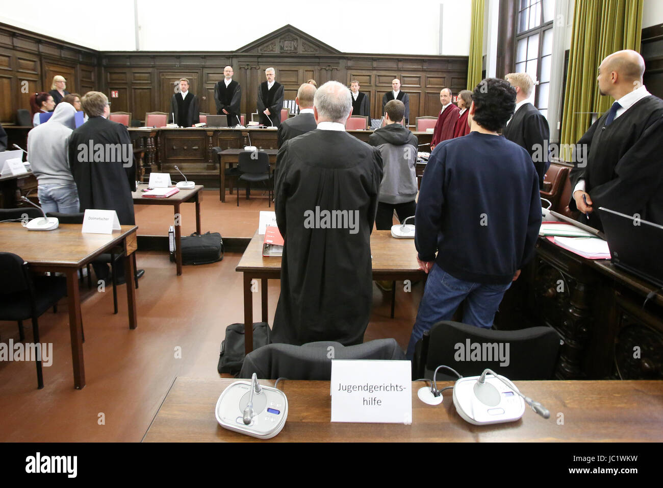 Hamburg, Germany. 13th June, 2017. dpatop - Defendants, lawyers and other people inolved in the trial can be seen at the regional court during the start of the trial against three suspected ISIS members in Hamburg, Germany, 13 June 2017. The Syrians are suspected to have travelled to Germany with fake papers by order of the terror militia. They were arrested in September 2016 at a refugee home in Schleswig-Holstein. Photo: Bodo Marks/dpa Pool/dpa/Alamy Live News Stock Photo