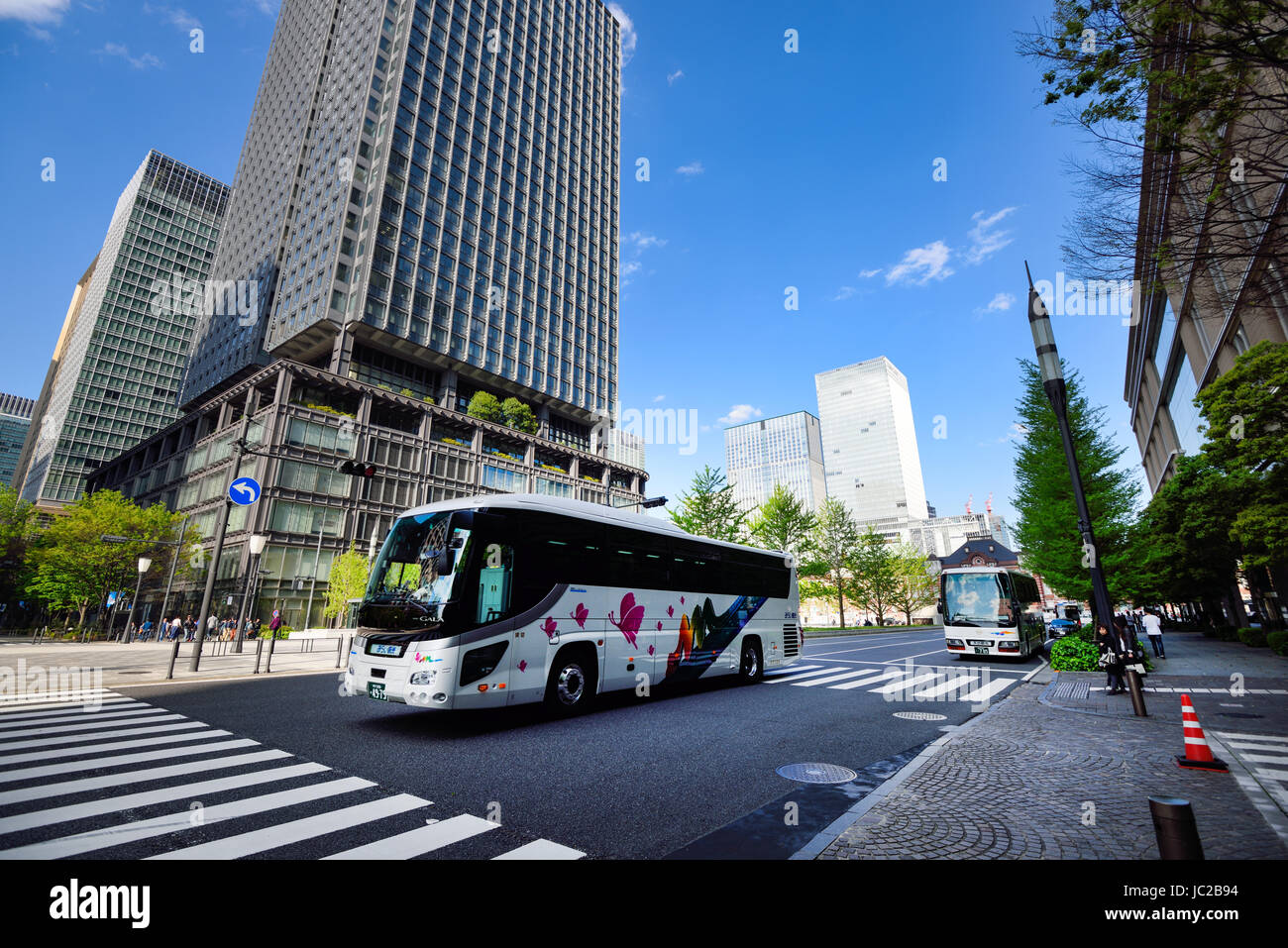 Sightseeing bus tokyo hi-res stock photography and images - Alamy