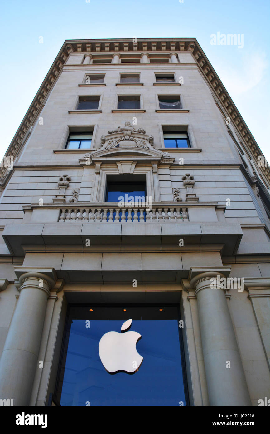 Apple Store, Paseo de Gracia, Barcelona, Spain Stock Photo Alamy
