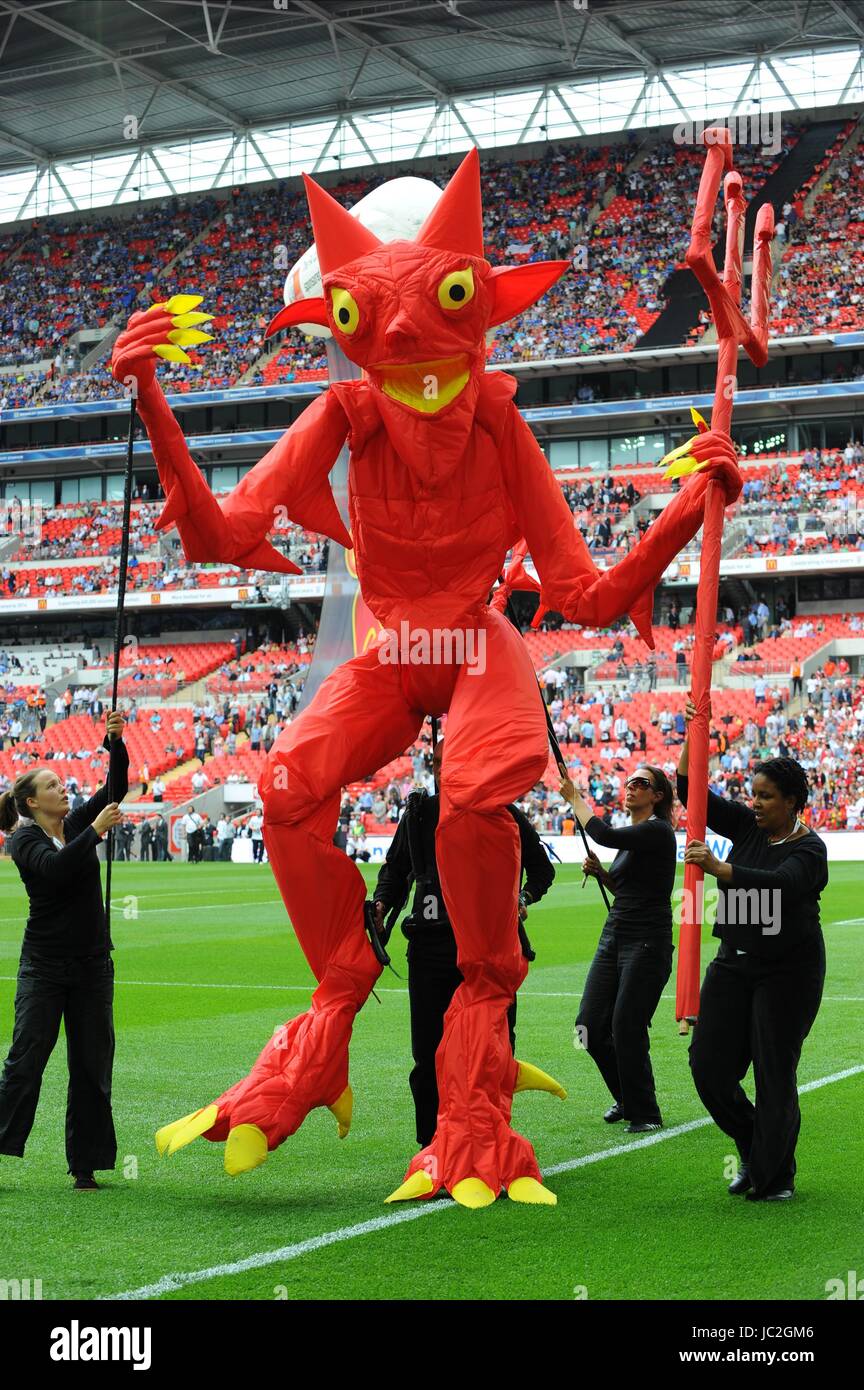 MANCHESTER UNITED RED DEVIL PU CHELSEA V MANCHESTER UTD WEMBLEY LONDON  ENGLAND 08 August 2010 Stock Photo - Alamy