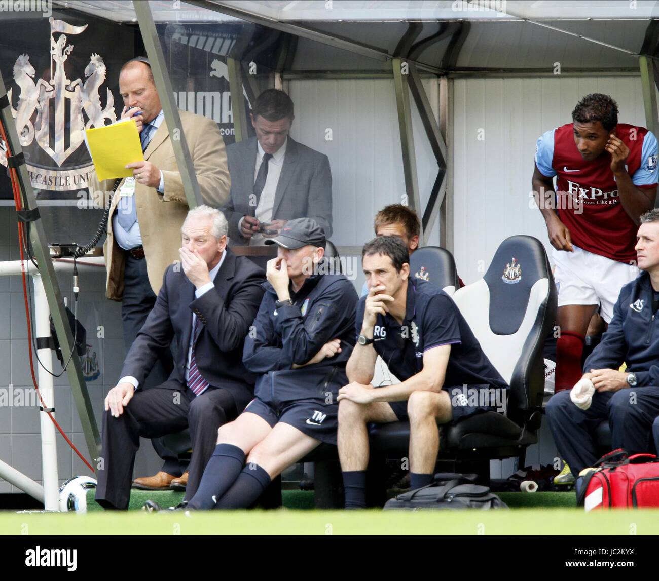 Kevin Macdonald Villa Bench Aston Villa Fc Manager Aston Villa Fc - 
