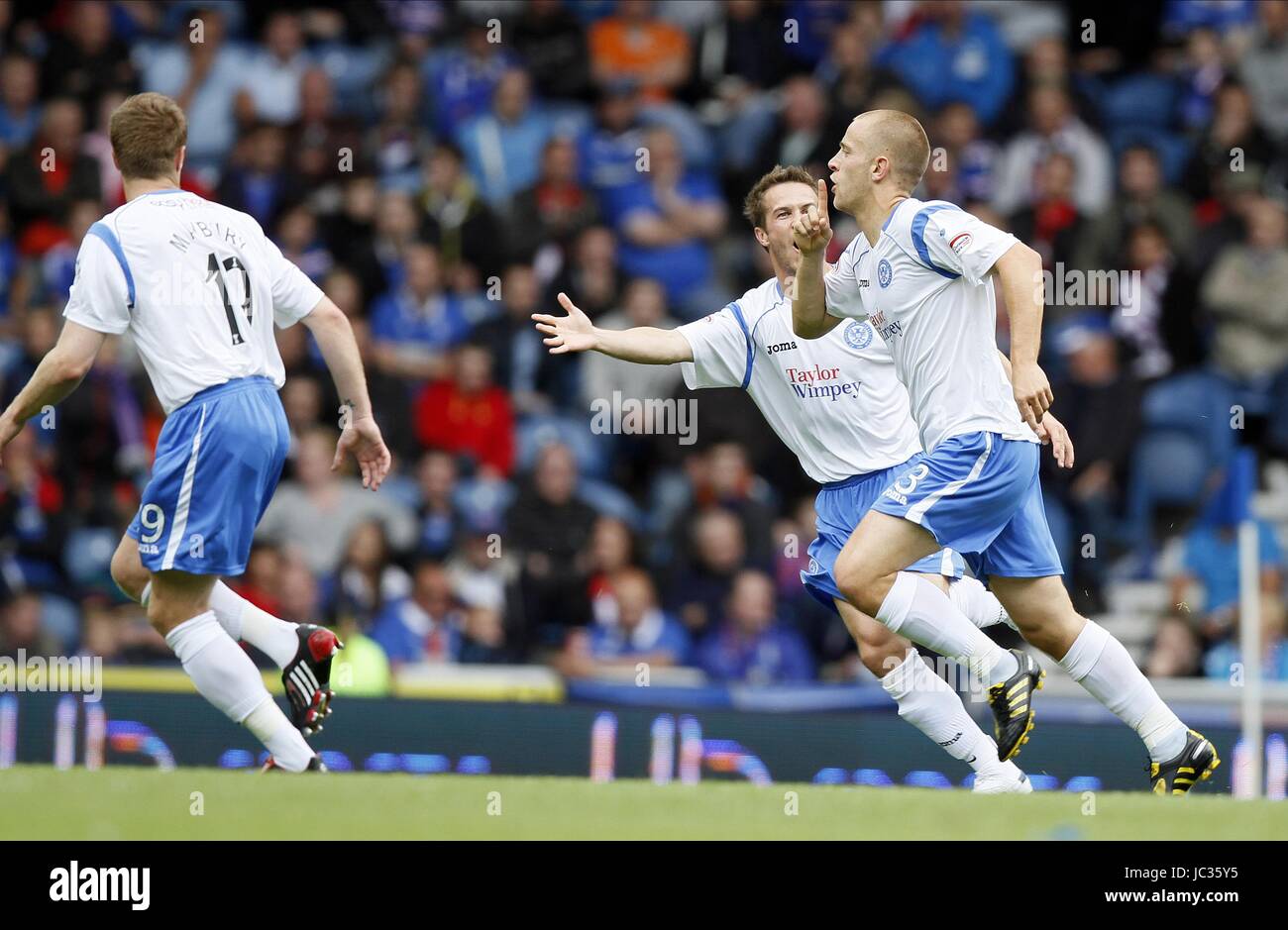 DANNY GRAINGER CELEBRATES ST.JOHNSTONE FC ST.JOHNSTONE FC IBROX GLASGOW